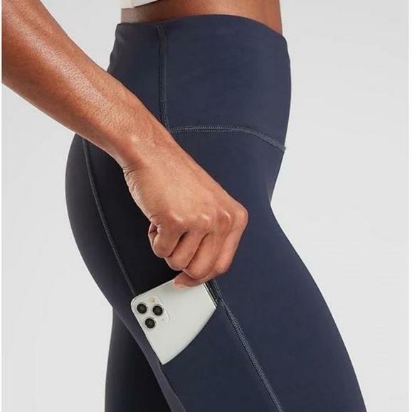 Athleta Pants - NWT ATHLETA Ultimate Stash Pocket Capri